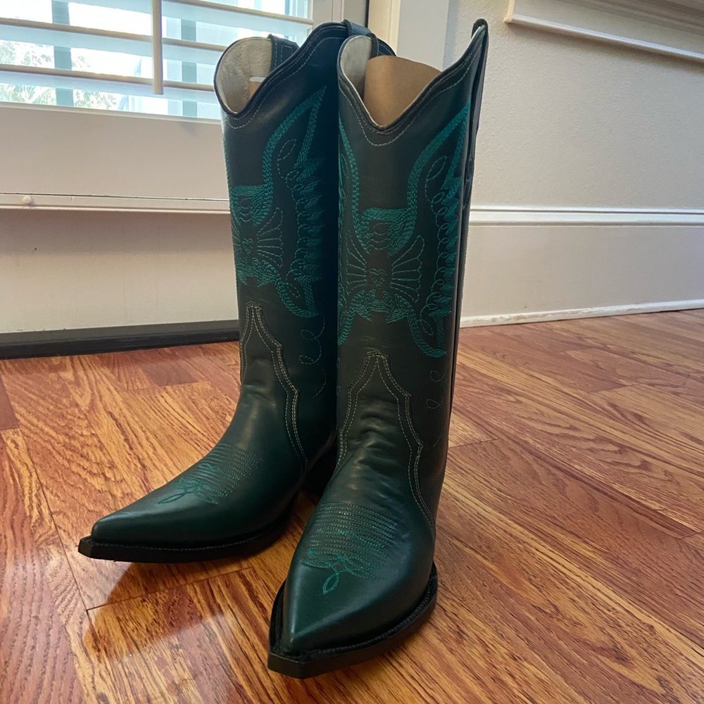 Forrest green cowboy boots from Montserrat Messeguer NWT. Size 9 fits like an 8